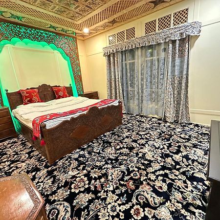 The Heritage Safina Group Of Houseboats Srinagar  Exterior photo