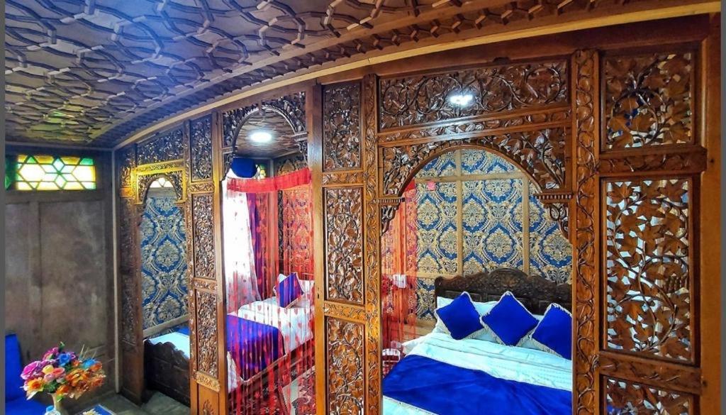 The Heritage Safina Group Of Houseboats Srinagar  Exterior photo