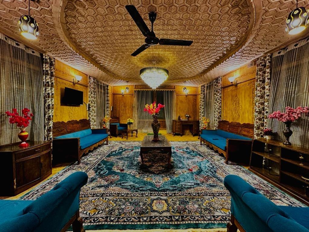The Heritage Safina Group Of Houseboats Srinagar  Exterior photo