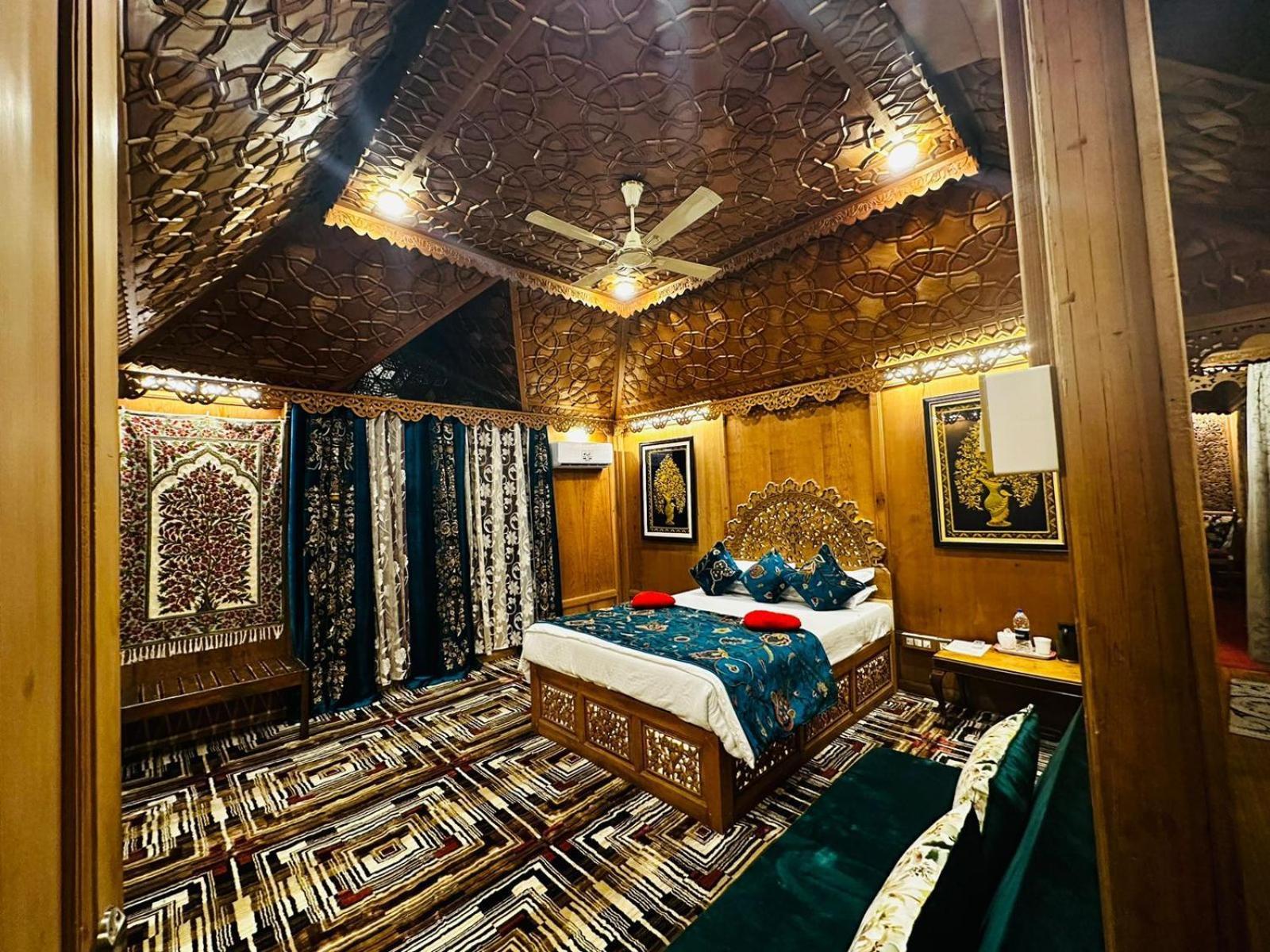 The Heritage Safina Group Of Houseboats Srinagar  Exterior photo
