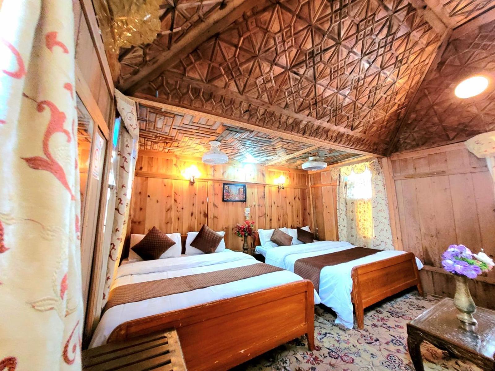 The Heritage Safina Group Of Houseboats Srinagar  Exterior photo