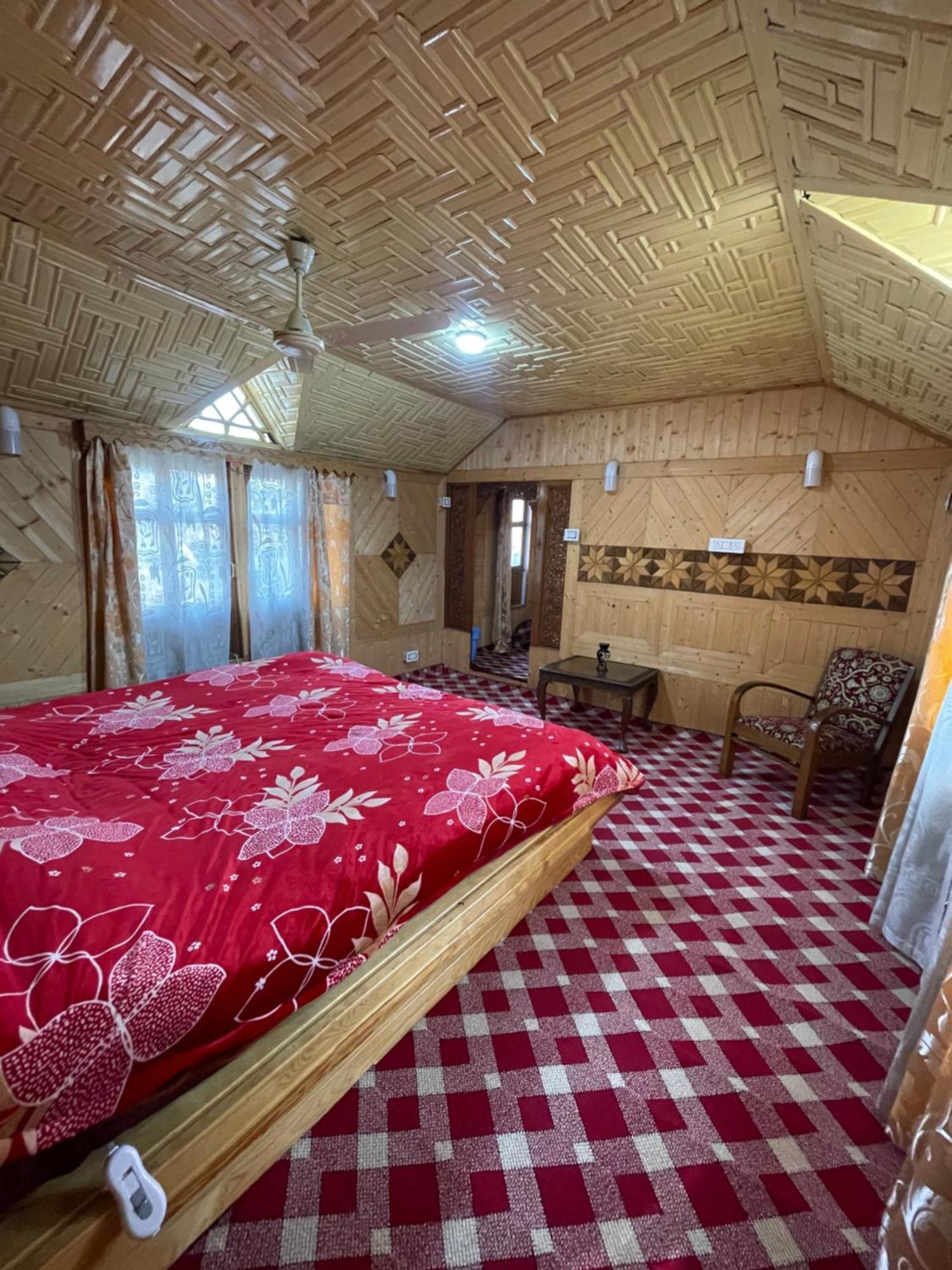 The Heritage Safina Group Of Houseboats Srinagar  Exterior photo