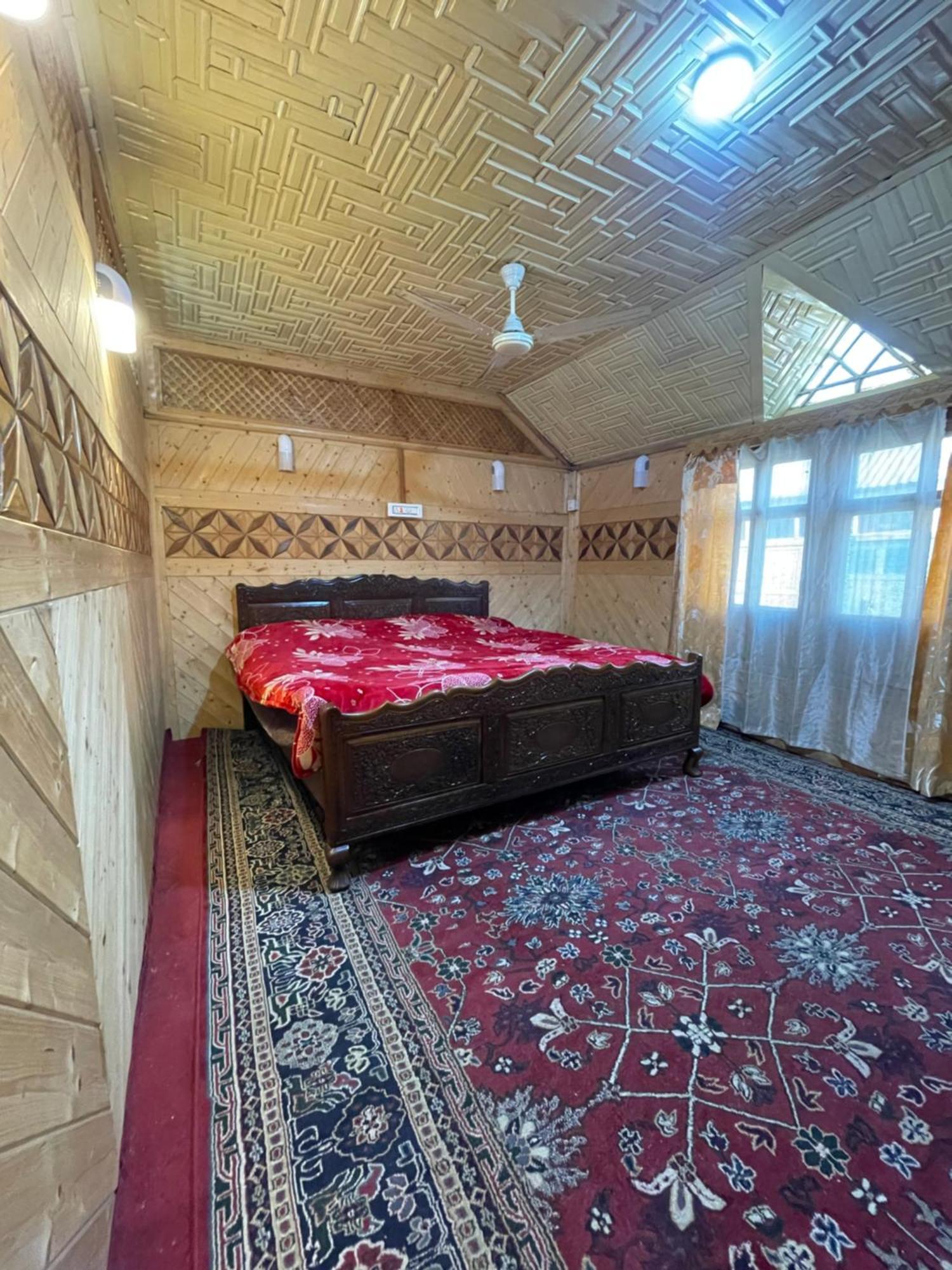 The Heritage Safina Group Of Houseboats Srinagar  Exterior photo
